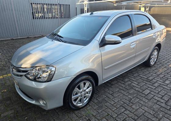 TOYOTA ETIOS 1.5 XLS SEDAN 16V FLEX 4P AUTOMÁTICO TOYOTA ETIOS 1.5 XLS SEDAN 16V FLEX 4P AUTOMÁTICO